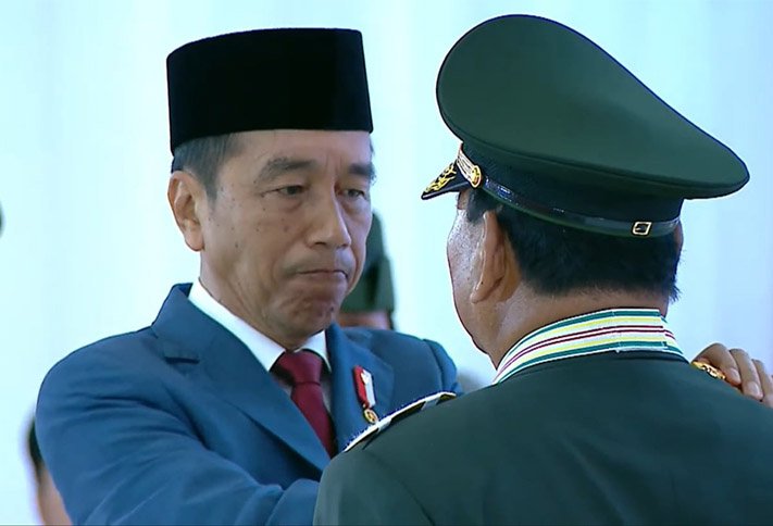 Reaksi Netizen dan Kritik Terhadap Jokowi Usai Pemberian Penghargaan kepada Prabowo