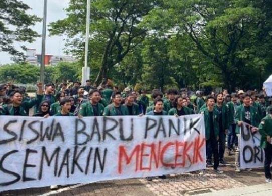Kontroversi Kenaikan UKT: Sorotan Komisi X DPR dan Respons Kemendikbud