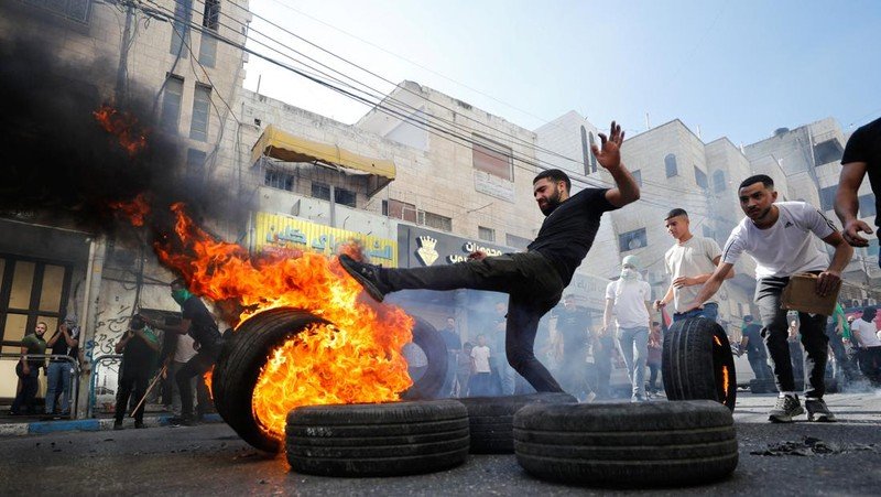 Pertempuran di Gaza Memanas, Ribuan Warga Palestina Mengungsi