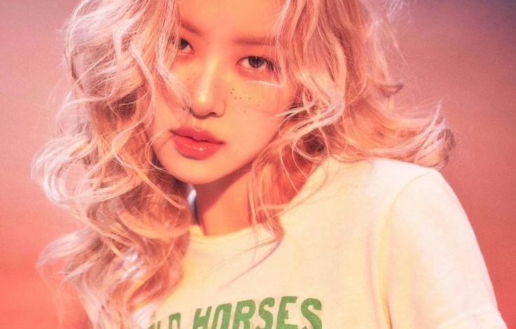 Rosé Resmi Bergabung dengan THEBLACKLABEL, Siapkan Musik Baru untuk Penggemar Global.