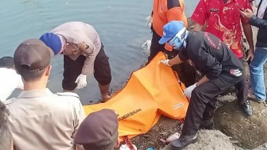 Mayat Pria Bertato Ditemukan di Sungai Musi Palembang Kaki Diikat Rantai dengan Batu