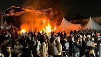 Viral Penonton Konser di Tangerang Ngamuk Bakar Panggung Akibat Pembatalan Tampilnya Guyon Waton dan Ndx Ax.