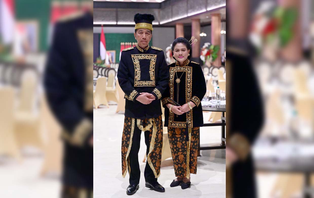 Presiden Jokowi Kenakan Baju Adat Kustim Saat Pimpin Upacara di IKN