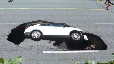 Kejadian Mengerikan di Seoul: Lubang Ambles Telan SUV, Dua Lansia Selamat