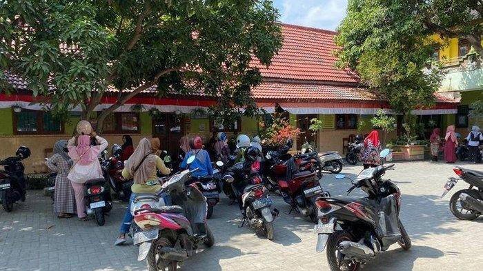 Puluhan Orangtua di Tuban Geruduk Kantor Kepala Sekolah, Protes Guru Diduga Lakukan Pelecehan Seksual