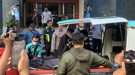 Mahasiswi Asal Gresik Diduga Bunuh Diri Terjun dari Lantai 22, Diduga Dipicu Masalah Asmara