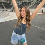 Gaya Seksi Wulan Guritno Saat Nonton Konser Bruno Mars, Bikin Netizen Terpana