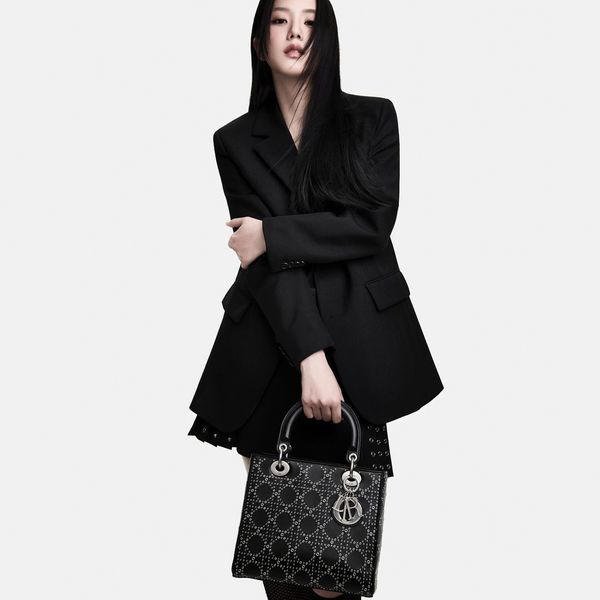 Jisoo ‘BLACKPINK’ Bersinar di Kampanye Terbaru Lady Dior dengan Gaya Punk Modern