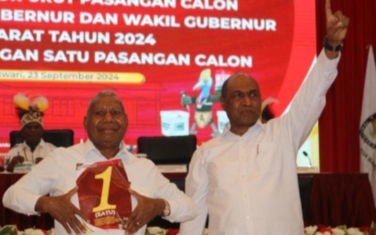 Lawan Kotak Kosong di Papua Barat, Dominggus Mandacan dan Mohammad Lakotani Resmi Dapat Nomor Urut 1