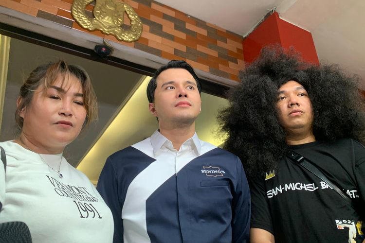 Dokter Oky Pratama Beri Hadiah Skincare untuk Vadel Badjideh di Tengah Pemeriksaan Kasus Nikita Mirzani