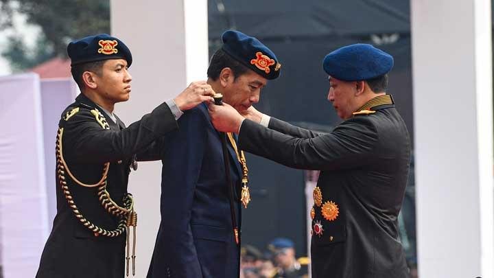 Jokowi Dapat Tanda Kehormatan dari Polri, ICJR Menilai Gagal Reformasi Kepolisian