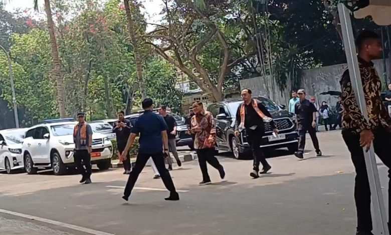 Pramono Anung Temui Prabowo Subianto: Pesan Rahasia dari Megawati?