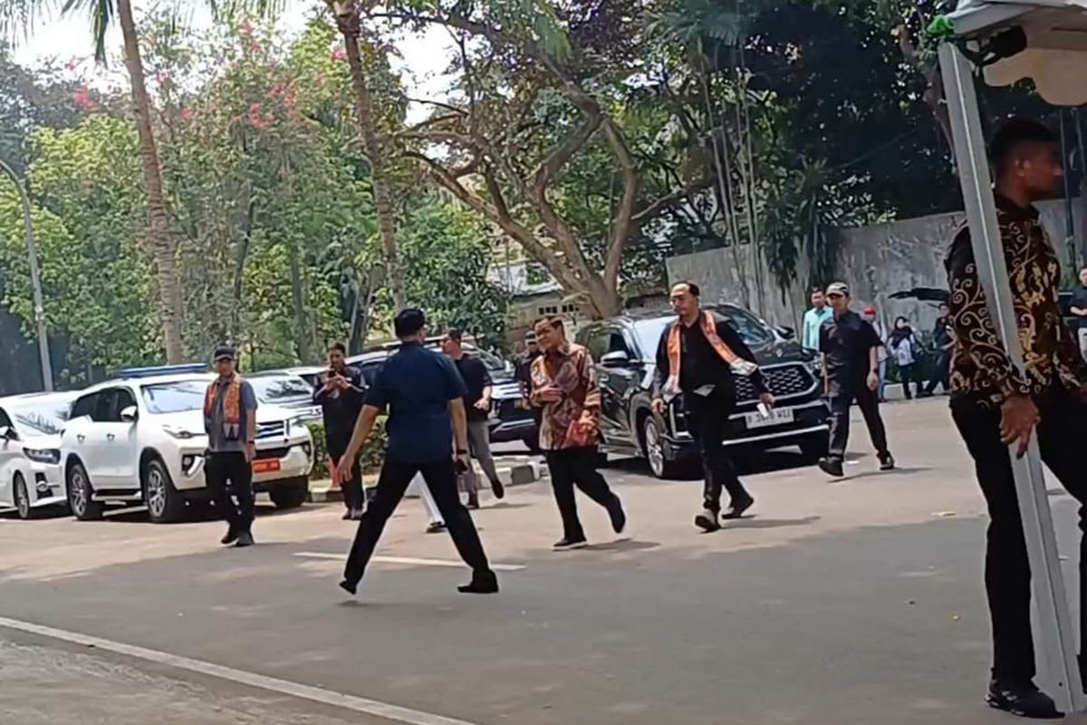 Pramono Anung Temui Prabowo Subianto: Pesan Rahasia dari Megawati?