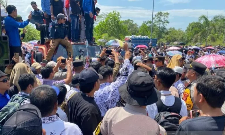 Solidaritas Guru untuk Supriyani: Kasus Dugaan Kekerasan Terhadap Anak di Pengadilan Andoolo