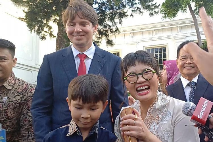 Momen Menarik Pelantikan Wamen Stella Christie: Suami WNA Polandia Ikut Hadir