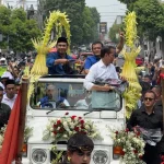 Antusiasme Warga Purwokerto Sambut Jokowi dan Paslon Gubernur Jateng, Ahmad Luthfi-Gus Yasin