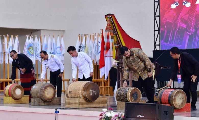 Gibran Rakabuming Raka Hadiri Penutupan Sidang Raya PGI di Toraja, Didampingi Andi Amar Ma'ruf Sulaiman