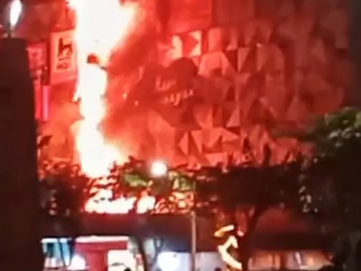 Kebakaran Grage Mall Cirebon: Api Diduga Berasal dari Atap, Tidak Ada Korban Jiwa