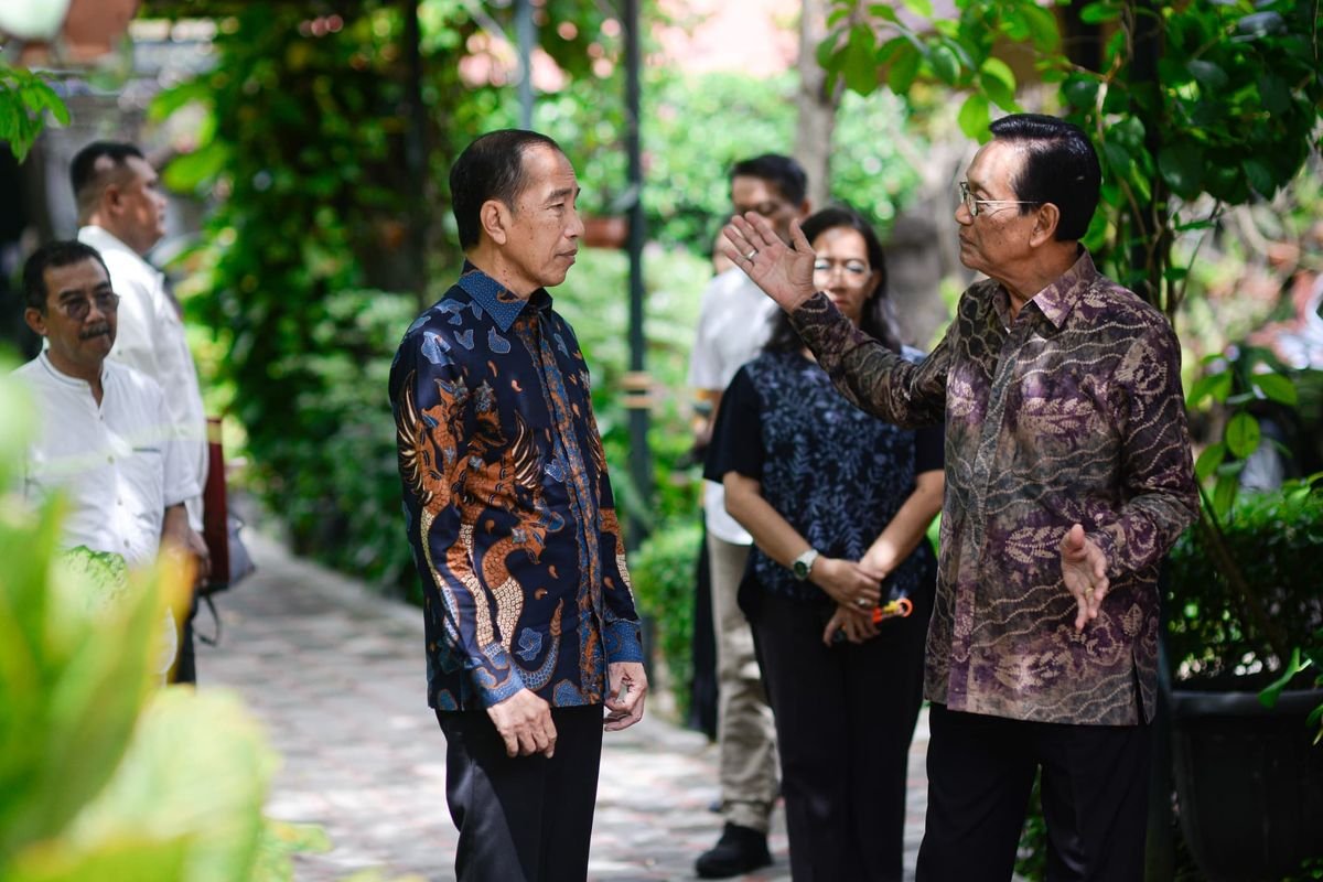 Makna Batik Jokowi dan Sultan HB X dalam Pertemuan di Keraton Kilen