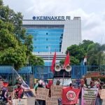 Aksi Demonstrasi Pengemudi Ojol di Depan Kantor Kemnaker: Tuntut Pemberian THR dan Kesejahteraan Pekerja