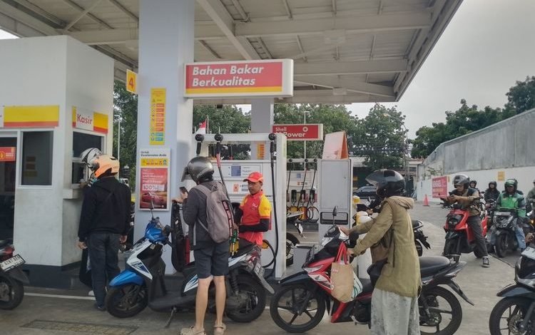Antrean Panjang di SPBU Shell Usai Isu Pertamax Oplosan Mencuat