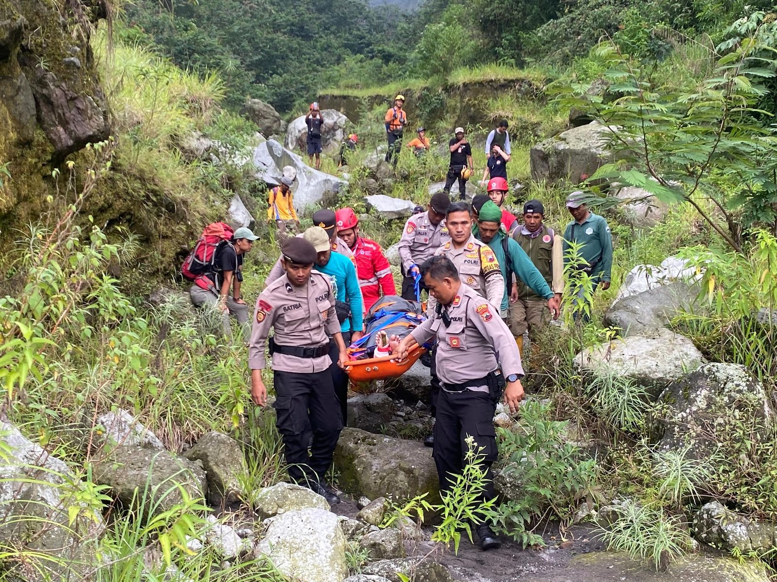 Mahasiswa UNY Terjatuh ke Jurang di Gunung Merapi, Berhasil Dievakuasi dalam Kondisi Selamat