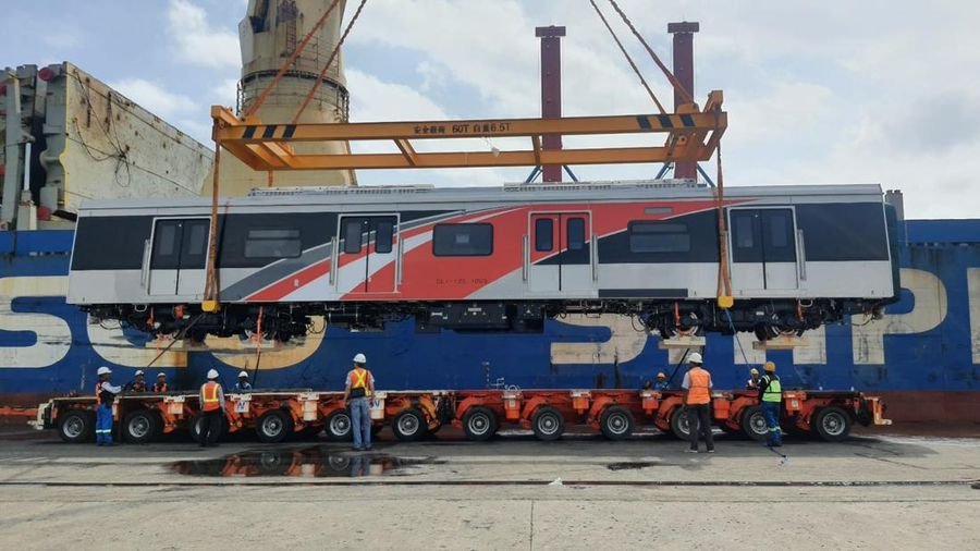 KRL Impor China Tiba di Indonesia, Siap Tambah Kapasitas Penumpang Commuter Line Jabodetabek
