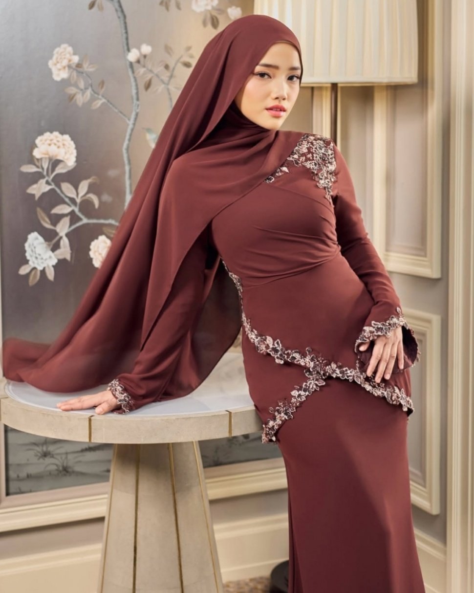 Fujianti Utami Jadi Model Hijab Terkenal di Malaysia, Hijabista Hub Luncurkan Koleksi Idul Fitri 2025