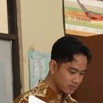 Wapres Gibran Rakabuming Raka Tinjau Program Makan Bergizi Gratis di SMPN 30 Bekasi