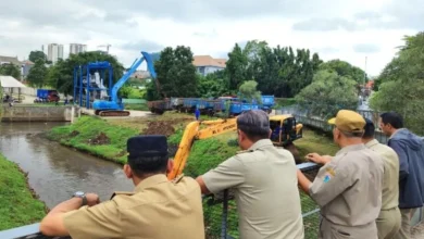 Pemerintah Kota Jakarta Selatan Keruk Lumpur Waduk Lebak Bulus untuk Cegah Banjir