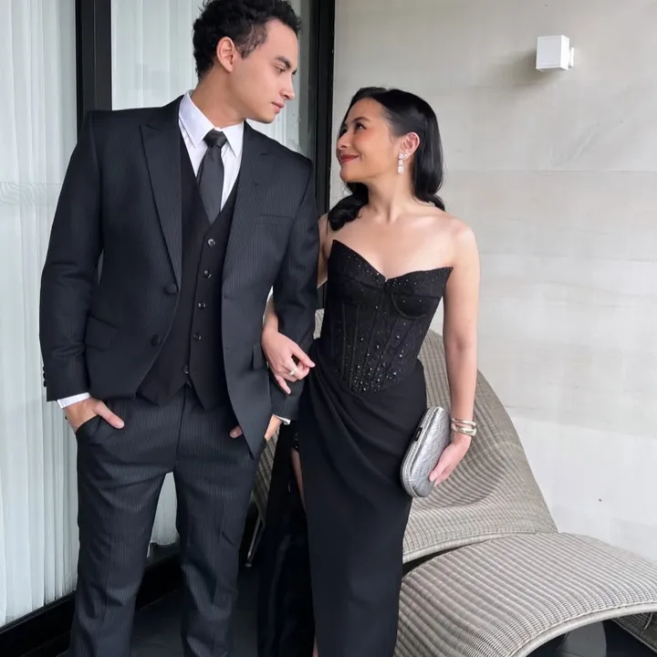 Prilly Latuconsina dan Omara Esteghlal Tampil Serasi dalam Balutan Busana Hitam di Resepsi Pernikahan Angga dan Shenina