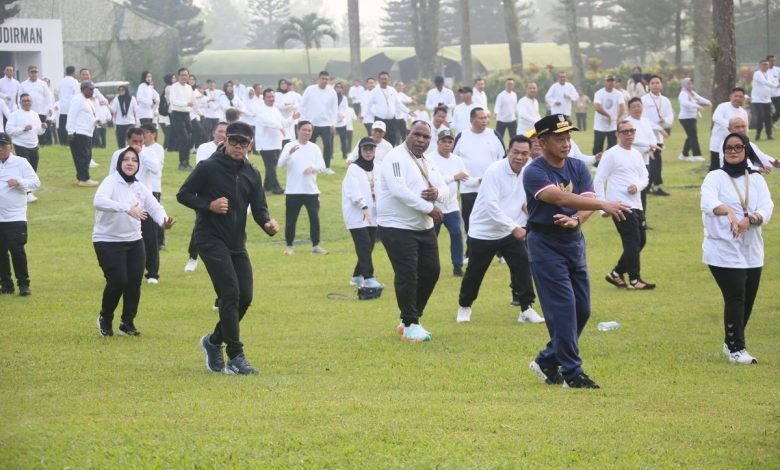 Senam Pagi Meriahkan Retret Kepala Daerah di Magelang, Tito Karnavian Tekankan Kedisiplinan