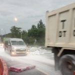 Kecelakaan Beruntun di Tol Cipularang KM 91+800: Truk Bermuatan Kasur, Kertas, dan Minibus Innova Terlibat