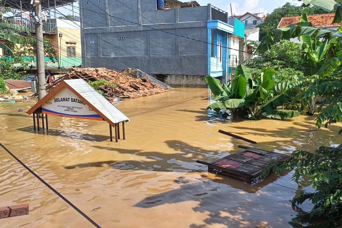 Banjir Jakarta 2025: Pejaten Timur Terendam Hingga 4 Meter, 57 Warga Mengungsi