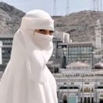 Celine Evangelista Jalani Ibadah Umrah, Tangis Haru Saat Cium Ka'bah