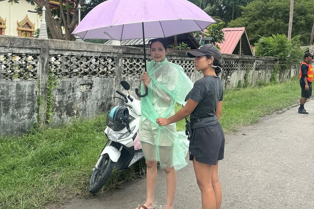 Lisa BLACKPINK Debut Akting di The White Lotus Musim Ketiga, Tampil Naik Honda BeAT Lawas di Thailand