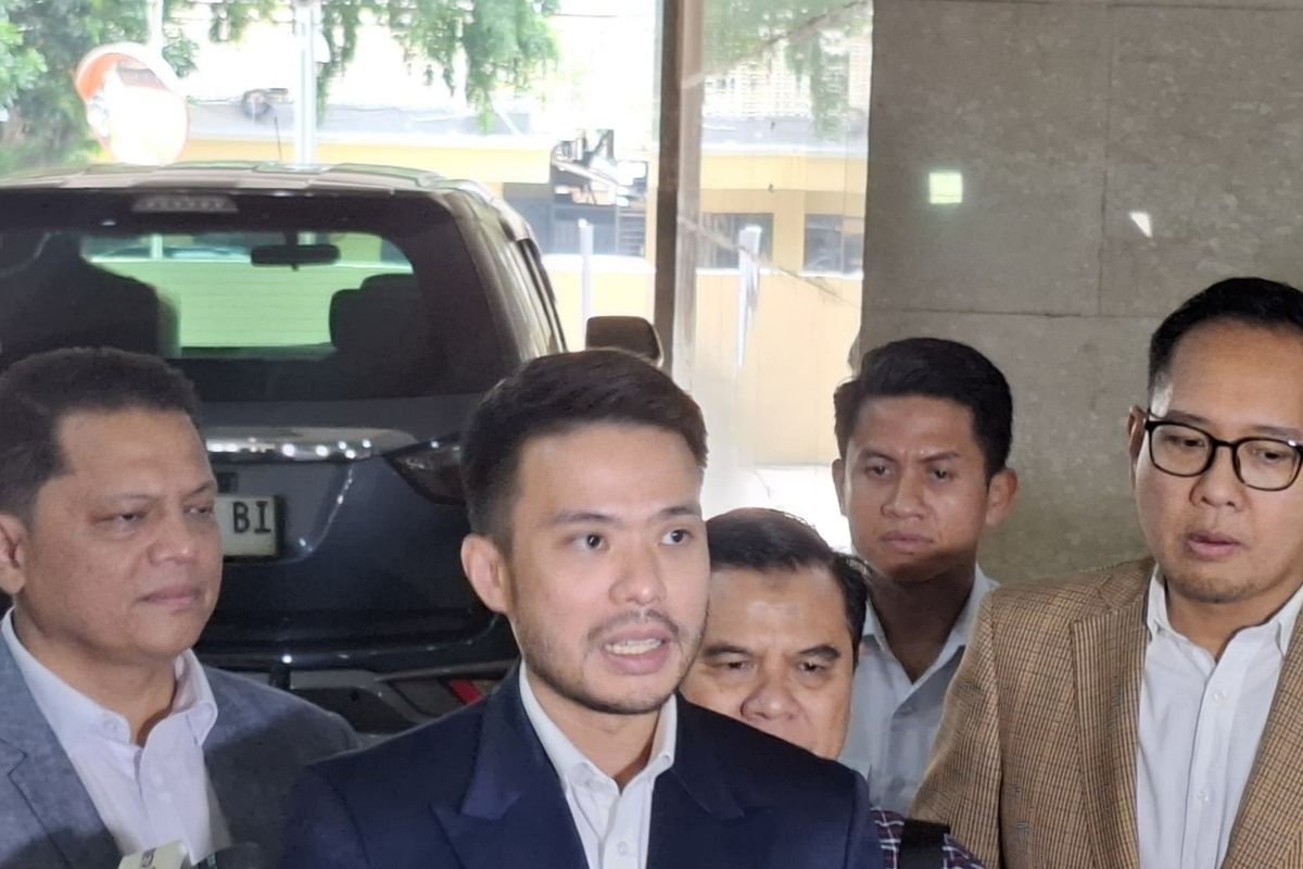 Keluarga Serahkan Ijazah Asli Jokowi ke Bareskrim, Respons atas Laporan Dugaan Ijazah Palsu TPUA