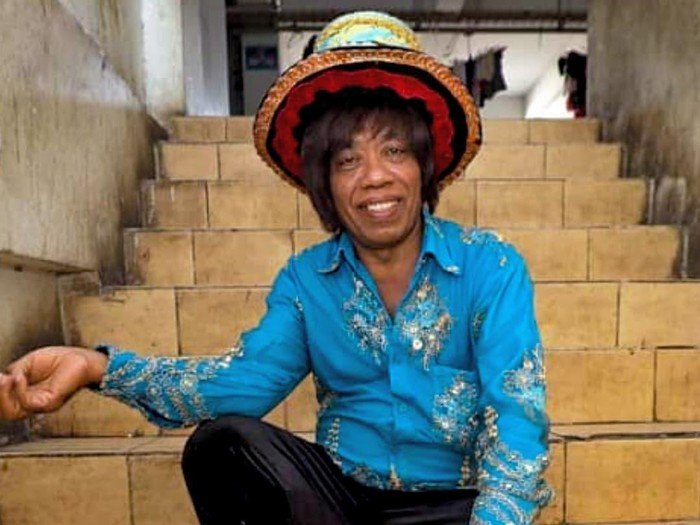 Pak Tarno Klarifikasi Video Viral di Kota Tua: "Saya Bukan Mengemis, Hanya Piknik Bersama Istri"