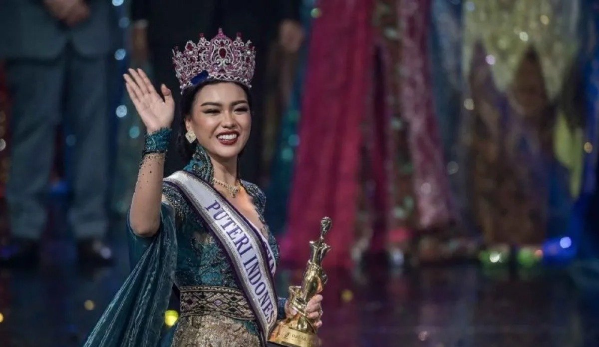 Firsta Yufi Amarta Putri dari Banyuwangi Raih Gelar Puteri Indonesia 2025
