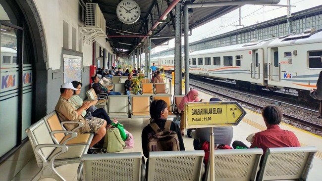 Prabowo Subianto Terapkan Diskon Tiket Transportasi dan Tarif Tol, Stimulus Ekonomi Kuartal II Capai Rp24,44 Triliun