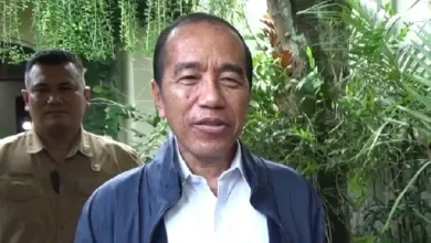 Penampilan Terbaru Jokowi Tuai Sorotan, Dokter Tifa Singgung Dugaan Penyakit Autoimun