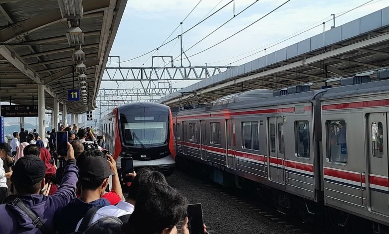 KAI Commuter Resmi Operasikan KRL Baru CLI-125 dari China, Lebih Nyaman dan Canggih