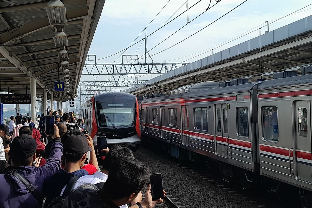 KAI Commuter Resmi Operasikan KRL Baru CLI-125 dari China, Lebih Nyaman dan Canggih