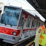 KRL Tangerang Tabrak Truk di Perlintasan, Masinis dan Dua Pengendara Motor Luka-Luka