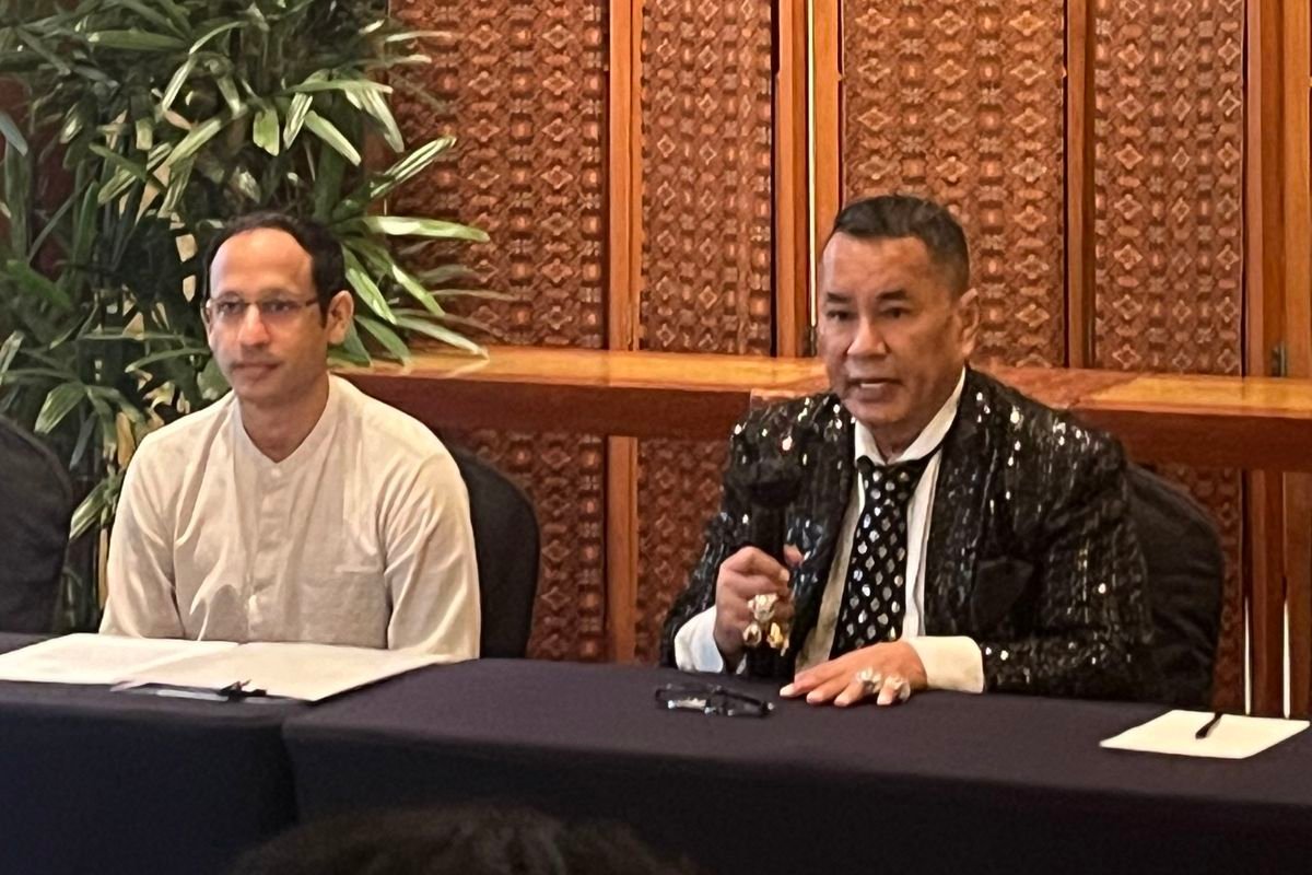 Nadiem Makarim Klarifikasi Dugaan Korupsi Chromebook, Didampingi Hotman Paris: “Tidak Ditujukan untuk Daerah 3T”