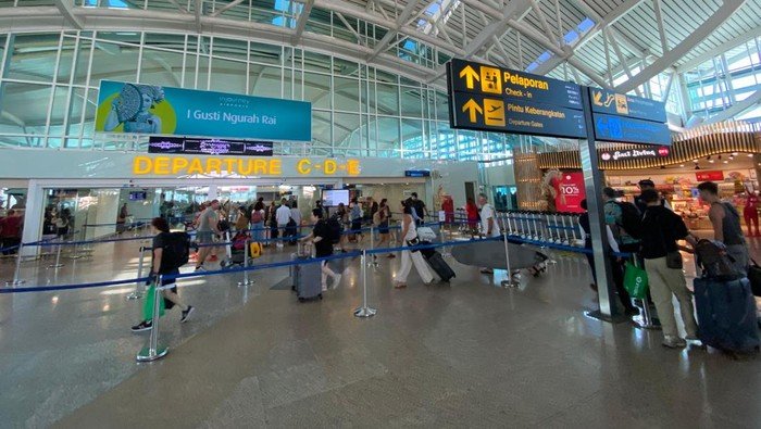 Erupsi Gunung Lewotobi Ganggu Penerbangan, 32 Jadwal di Bandara Ngurah Rai Bali Dibatalkan