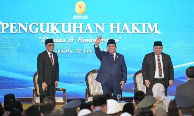 Presiden Prabowo Umumkan Kenaikan Gaji Hakim hingga 280%, Soroti Peran Kunci Yudikatif dalam Negara