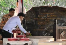 Gibran Rakabuming dan Khofifah Ziarah ke Makam Bung Karno, Teguhkan Semangat Nasionalisme di Bulan Bung Karno