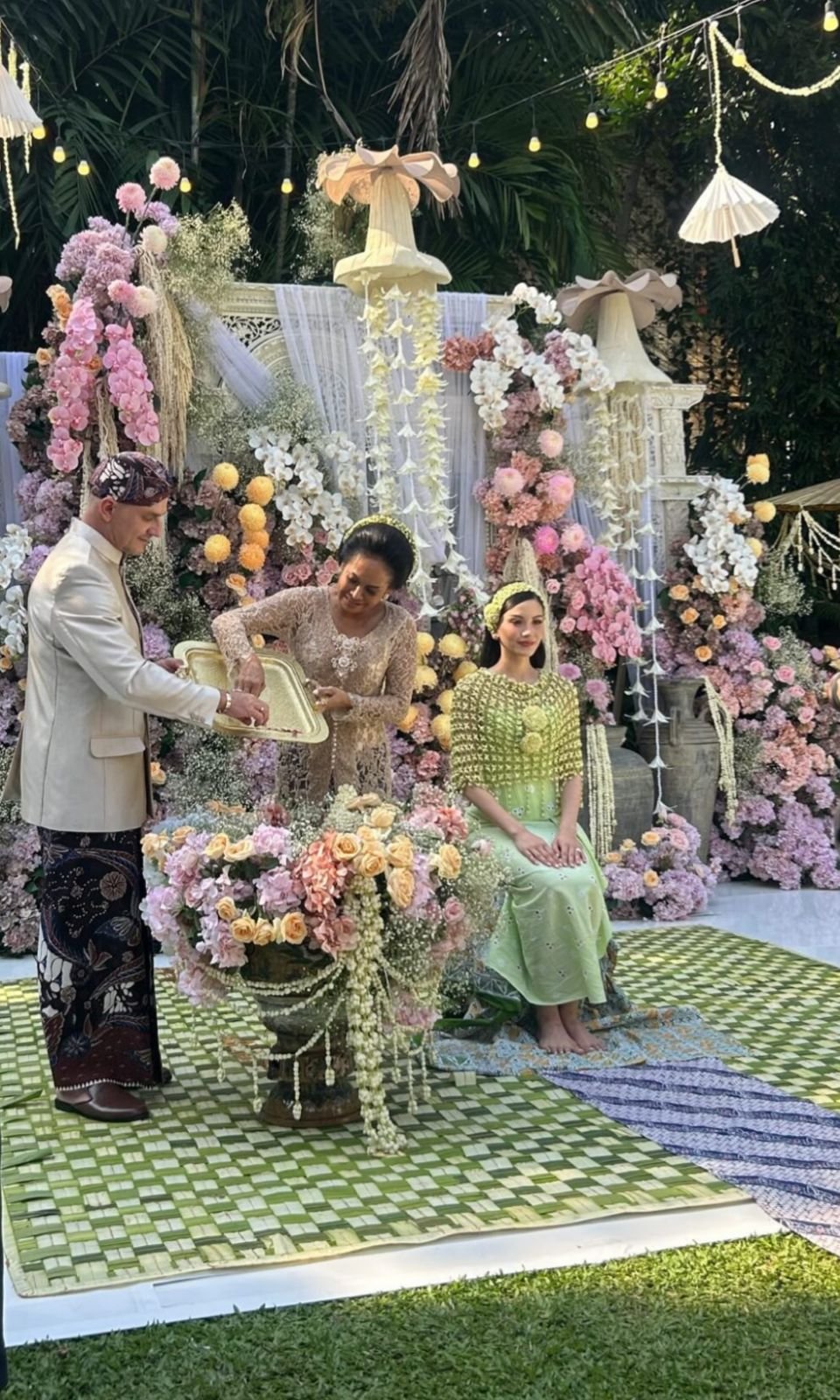 Alyssa Daguise Gelar Siraman Jelang Nikah dengan Al Ghazali, Penuh Haru dan Nuansa Adat