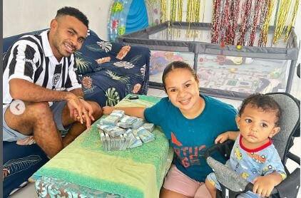 Yance Sayuri Beri Kejutan Ulang Tahun Istri Usai Bela Timnas Indonesia: Puluhan Gepok Uang Jadi Hadiah Cinta